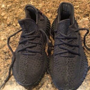 Black 350 V Yeezy Boost🖤